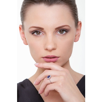 Halo Ring mit blauen Saphir und Brillanten 