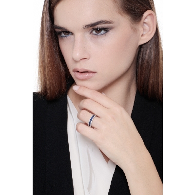 Weißgold 750 halb Memoire Ring mit blauen Saphiren und Diamanten 