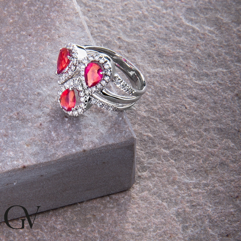 Rubin Bandring mit Diamanten Weissgold