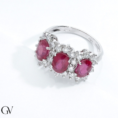Drei Rubinen Ring mit Diamanten Weissgold