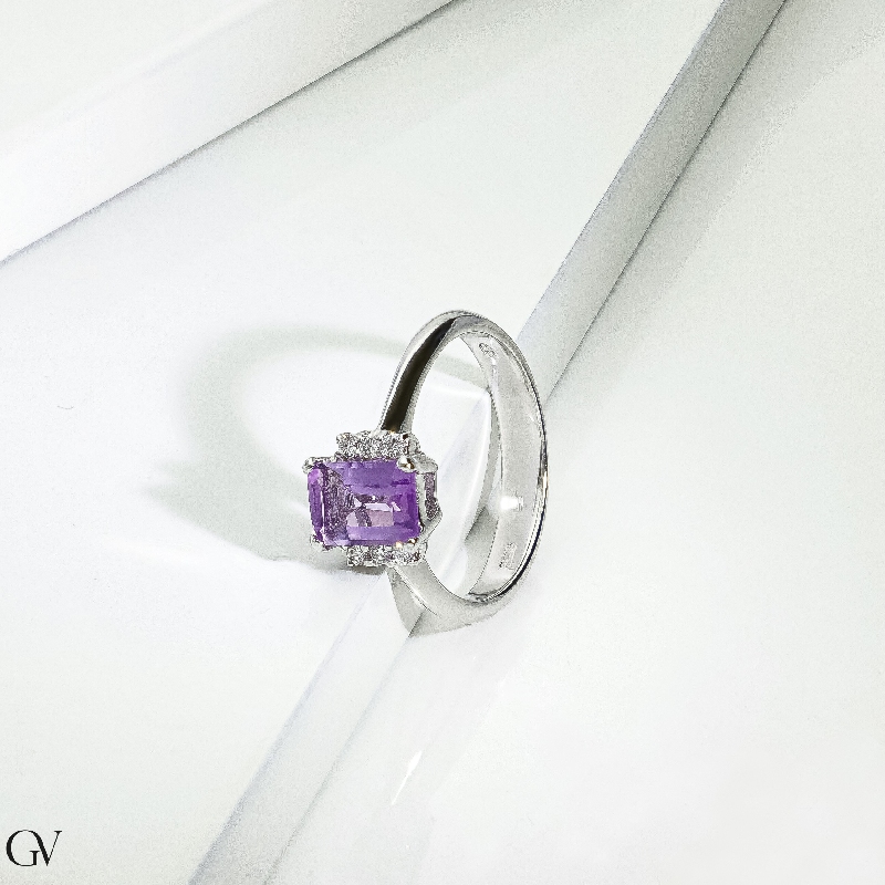 Amethyst Ring mit Diamanten Weißgold 750  Amethyst Ring mit Diamanten Weißgold 750