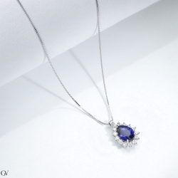 Weißgoldkette mit blauem Saphir und Diamanten 2