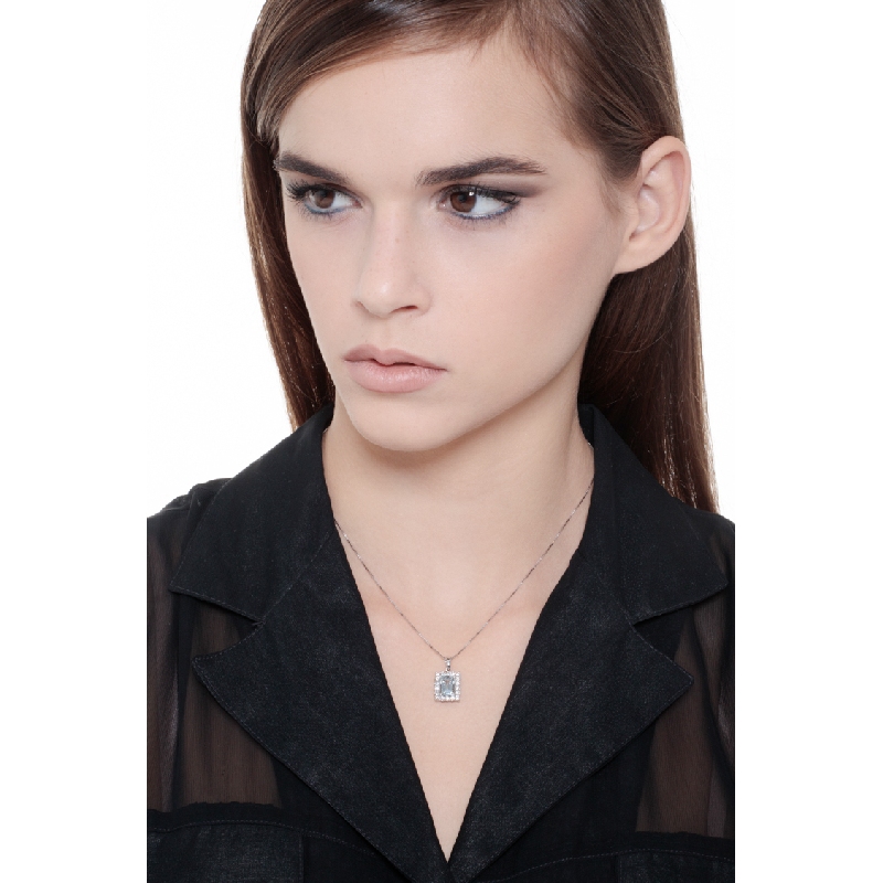 Halo Kette mit Aquamarin-Anhänger und Brillanten  Halo Kette mit Aquamarin-Anhänger und Brillanten