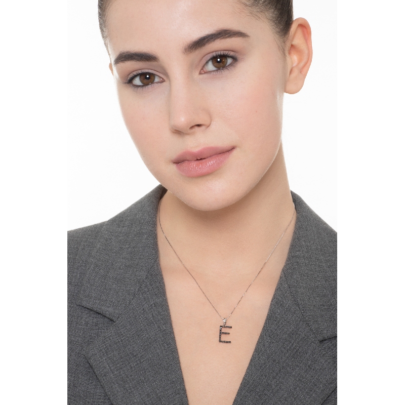 Anfangsbuchstaben Kette E aus Weißgold und schwarzen Diamanten Anfangsbuchstaben Kette E aus Weißgold und schwarzen Diamanten