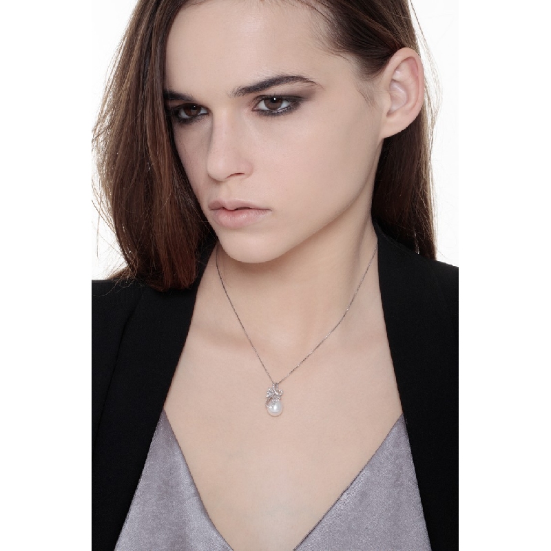 Weißgold Kette mit Perlenanhänger  Weißgold Kette mit Perlenanhänger