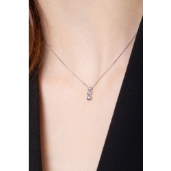 Weißgold 750 Kette mit drei Diamanten 2