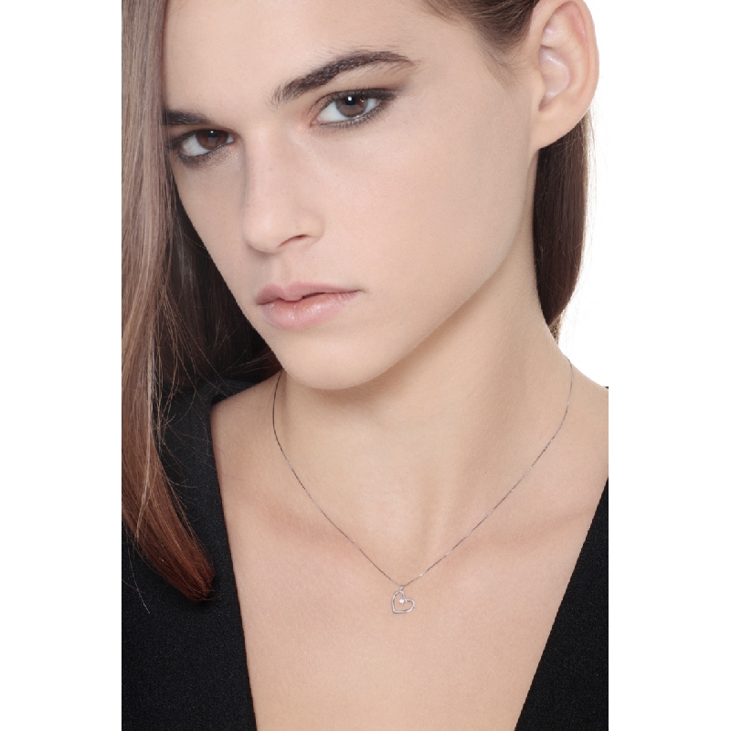 Halskette aus 18 Karat Weißgold mit Herz und Diamant Halskette aus 18 Karat Weißgold mit Herz und Diamant