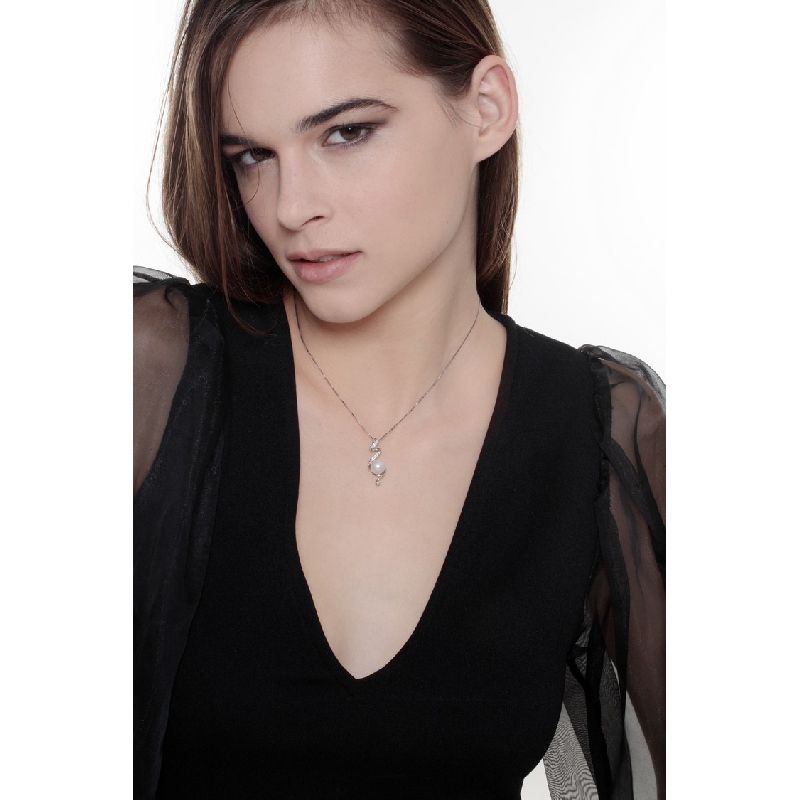 Weißgold Kette mit Perlen- und Diamantanhänger