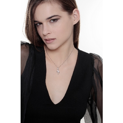 Weißgold Kette mit Perlen- und Diamantanhänger