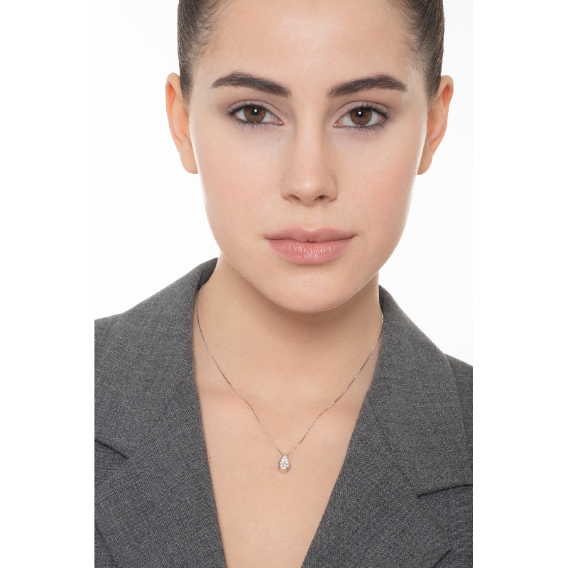 Damenkette aus 18k Weißgold mit einem tropfenförmigen Diamant-Anhänger Damenkette aus 18k Weißgold mit einem tropfenförmigen Diamant-Anhänger