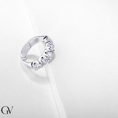 Weißgold 750 Ring mit fünf Diamanten 2 Karat