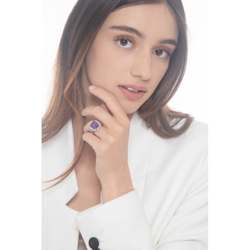 Halo Ring mit Amethyst und Diamanten  Halo Ring mit Amethyst und Diamanten