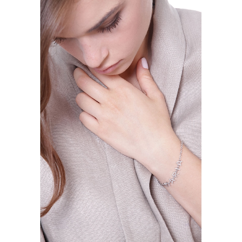 Armband personalisiert mit Namen MARIA aus Weißgold und Diamanten