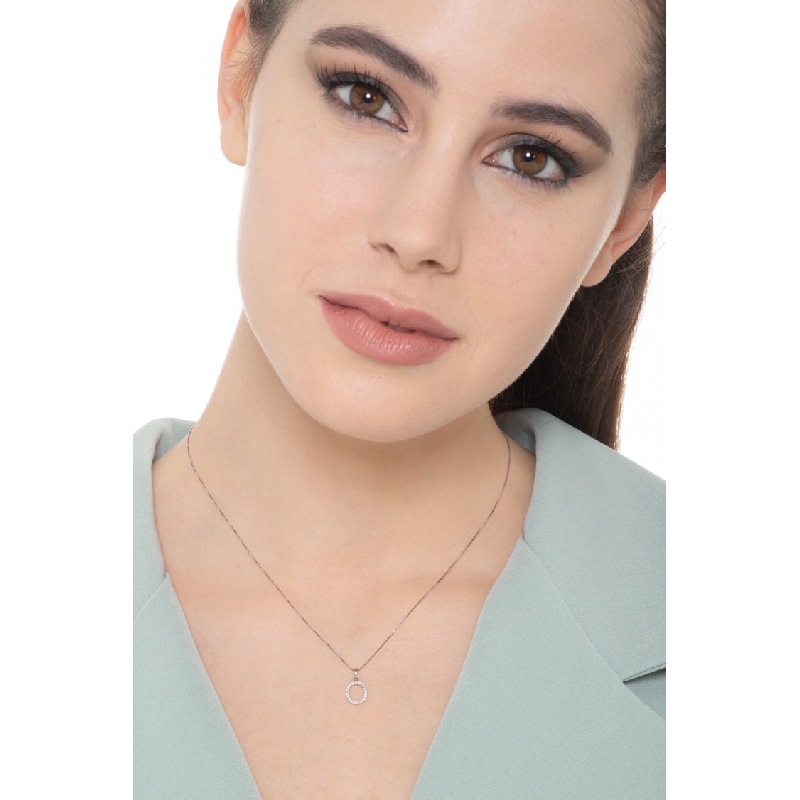 Kette mit Buchstabe O aus Weißgold und Diamanten Kette mit Buchstabe O aus Weißgold und Diamanten