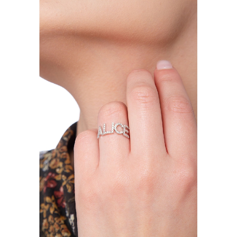 Ring mit Namen ALICE aus Diamantbuchstaben Ring mit Namen ALICE aus Diamantbuchstaben