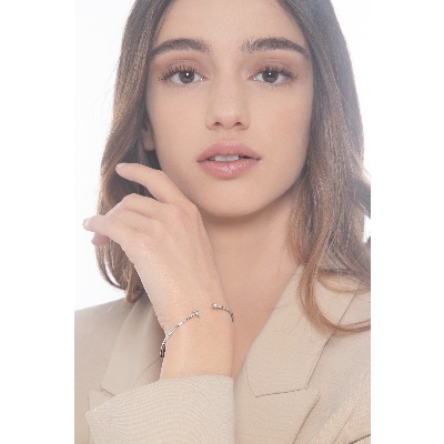 Weißgold-Armreif mit Buchstaben T aus Diamanten