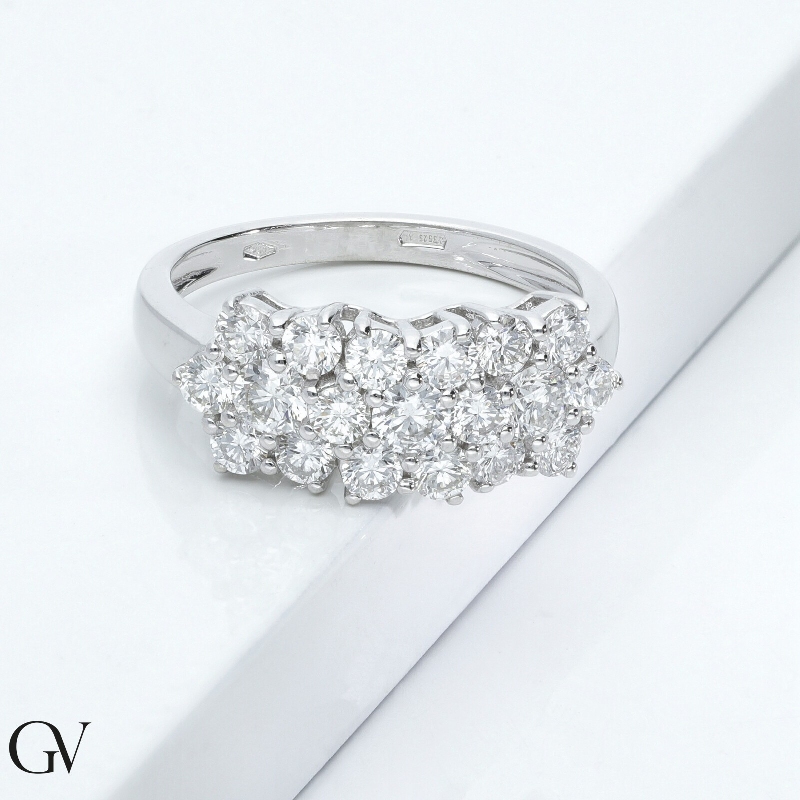 Weißgold-Kleeblatt-Ring mit Diamanten