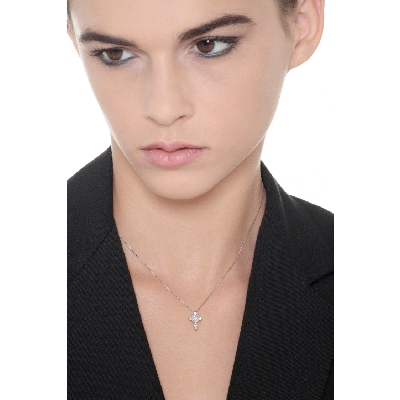 Weißgoldkette mit Kreuzanhänger aus Diamanten