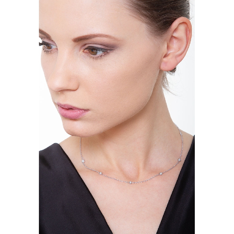 Weißgold 18k Kette mit 9 Diamanten 