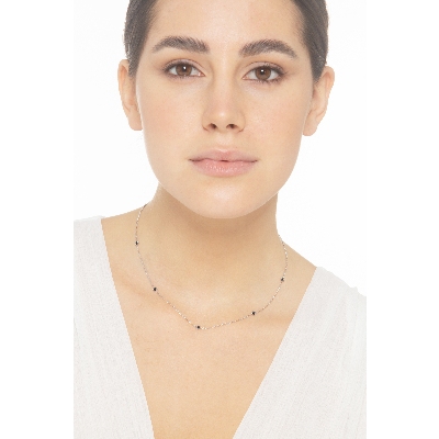 Weißgold Kette mit sieben schwarzen Diamanten