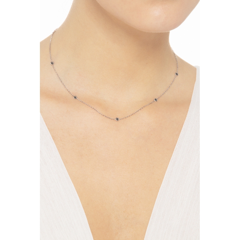 Weißgold Kette mit sieben schwarzen Diamanten Weißgold Kette mit sieben schwarzen Diamanten