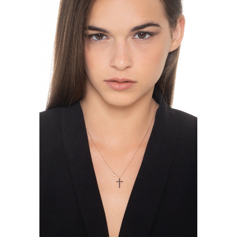 Roségold 18K Kreuz Kette mit schwarzen Diamanten und einem kleinen Brillanten