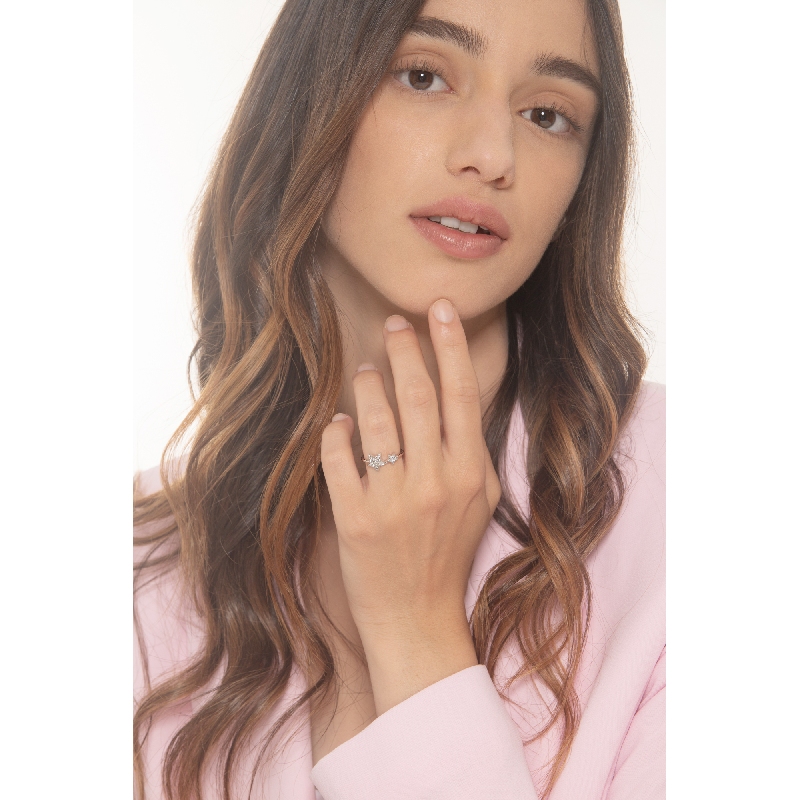 Sternring aus Weißgold 18k mit Diamanten 