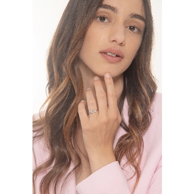 Sternring aus Weißgold 18k mit Diamanten 