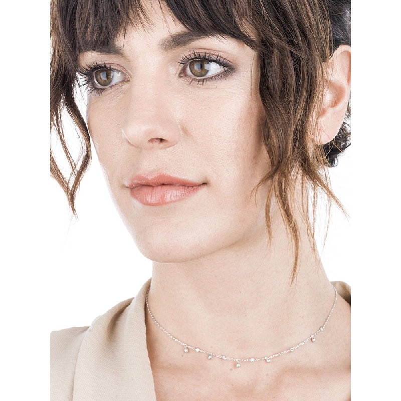 Weißgold Halskette mit Diamanten in tropfenförmigen Anhängern  Weißgold Halskette mit Diamanten in tropfenförmigen Anhängern