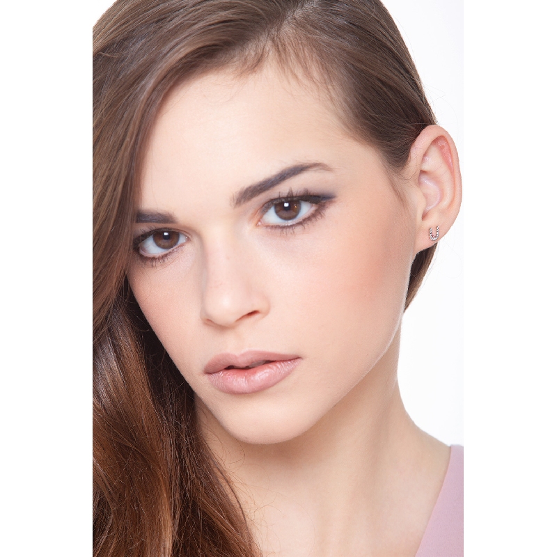 Ohrring mit Buchstabe U aus Weißgold 750 und Diamanten Ohrring mit Buchstabe U aus Weißgold 750 und Diamanten