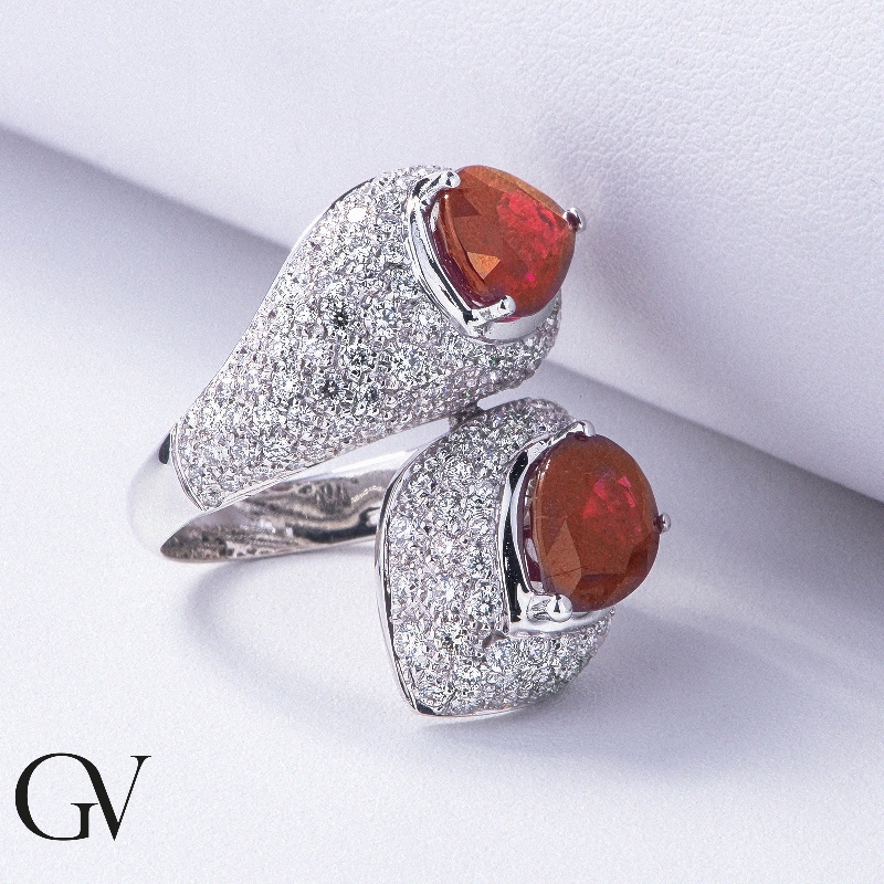 Moderner Weißgold Ring mit Rubinen und Diamanten Moderner Weißgold Ring mit Rubinen und Diamanten