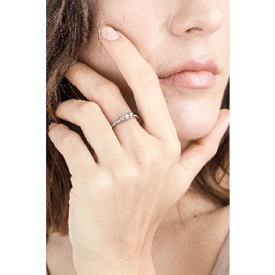 Günstiger Weißgold-Damenring mit 3 Diamanten