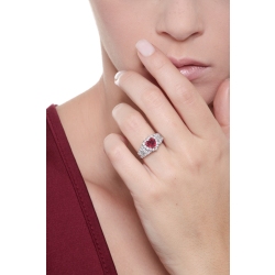 Ring aus 18 Karat Weißgold mit herzförmigem Rubin und Diamanten 2
