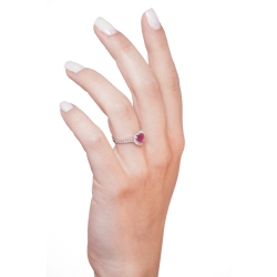 Weißgoldring mit herzförmigem Rubin und Diamanten 2