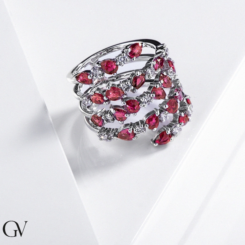 Weißgold Ring Damen mit roten Rubinen und Diamanten