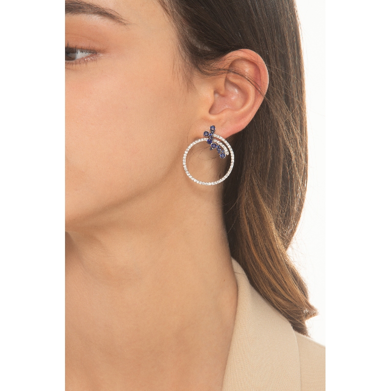 Weißgold-Ohrringe mit blauen Saphiren und Diamanten Weißgold-Ohrringe mit blauen Saphiren und Diamanten