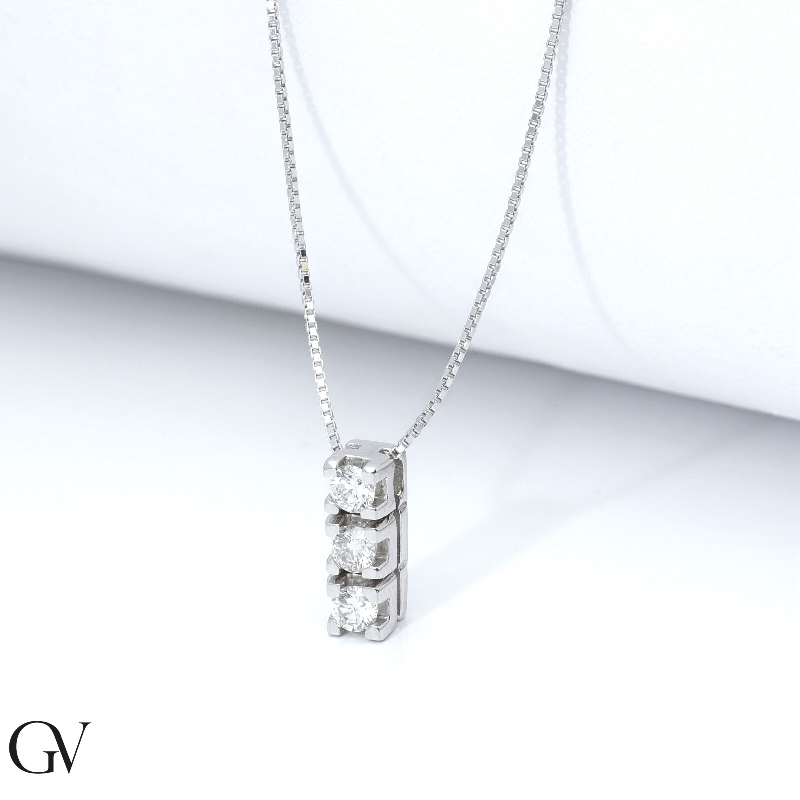Weissgold Damenkette mit drei Diamanten