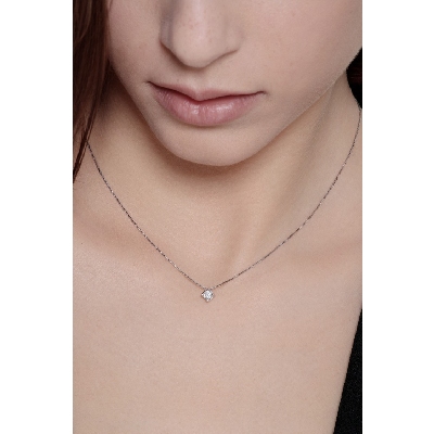 Weißgold 750 Damenkette mit Diamant in einer 4er Krappenfassung