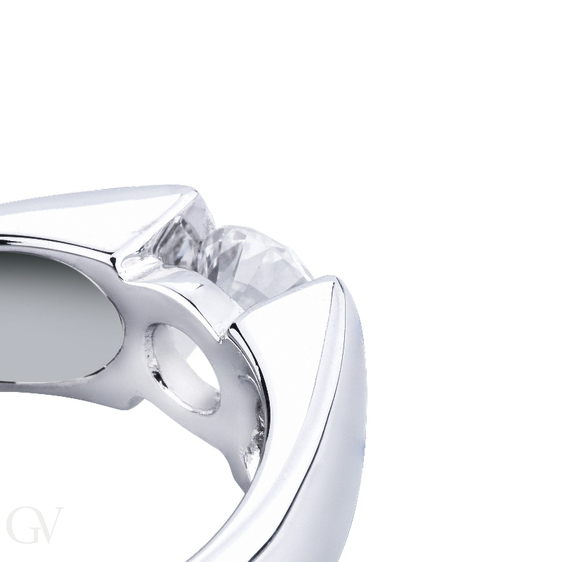 Verlobungsring mit einem Diamanten 0,70 kt Spannfassung  Verlobungsring mit einem Diamanten 0,70 kt Spannfassung