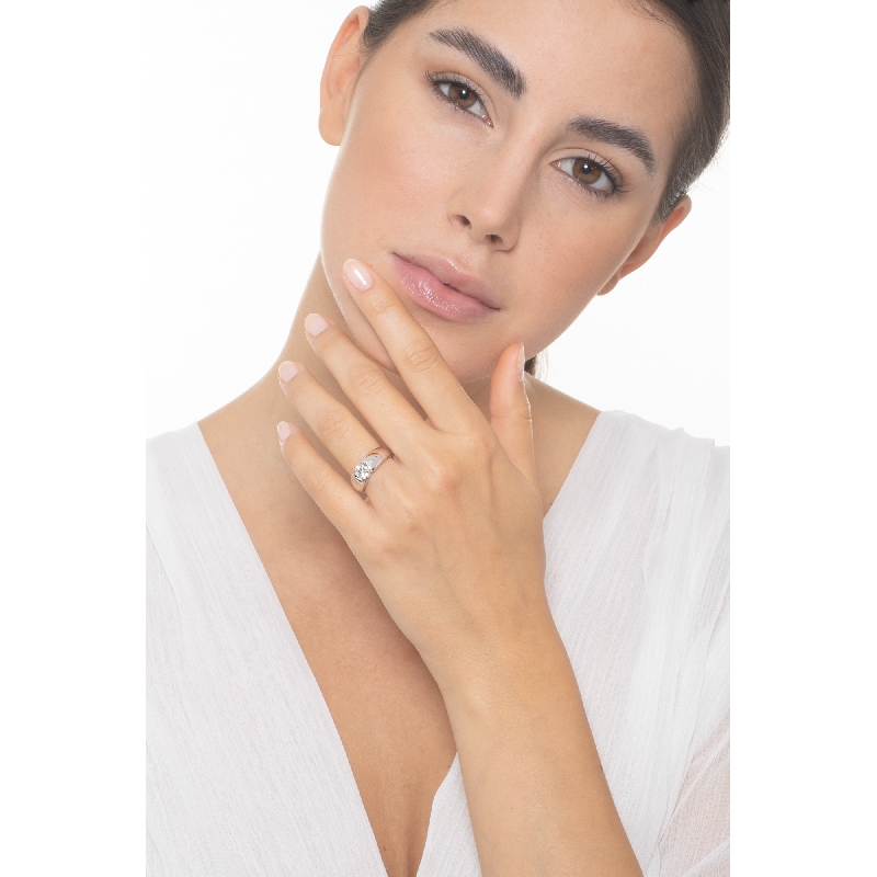 Verlobungsring mit einem Diamanten 0,70 kt Spannfassung  Verlobungsring mit einem Diamanten 0,70 kt Spannfassung