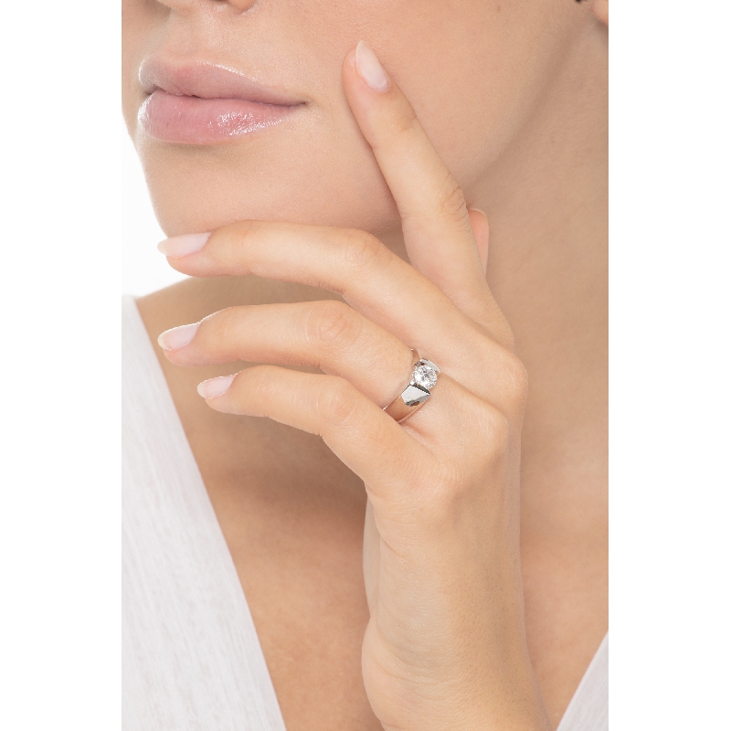 Verlobungsring mit einem Diamanten 0,70 kt Spannfassung  Verlobungsring mit einem Diamanten 0,70 kt Spannfassung