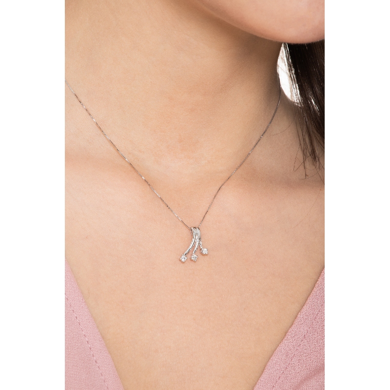 Weißgoldkette mit drei Diamanten 