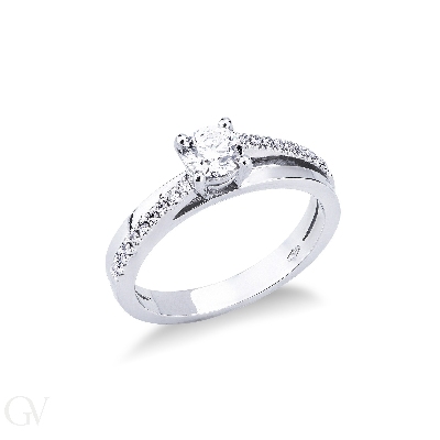 Solitär Fassung mit Diamanten auf dem Band 