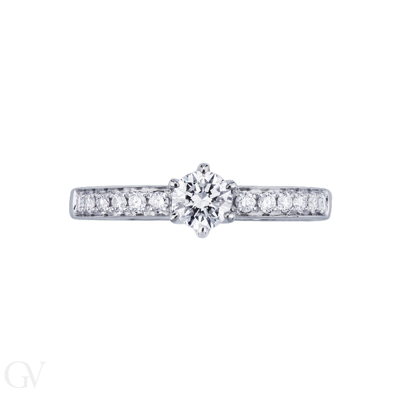 6er-Krappenfassung mit Diamant besetzter Ringschiene 