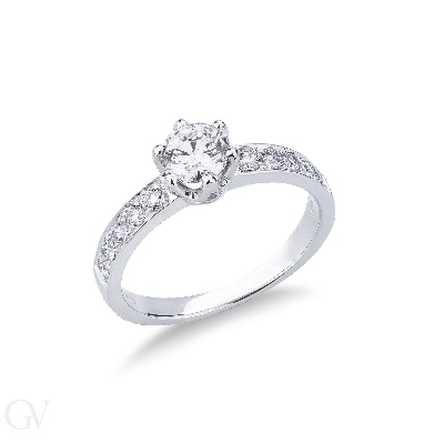 Verlobungsring Fassung Weißgold mit 6 Krappen und einem Pavé-Besatz