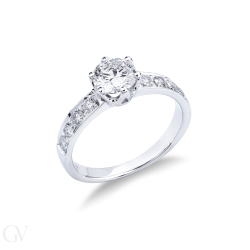 Verlobungsring Fassung mit 6 Krappen und Diamant besetzer Ringschiene  2