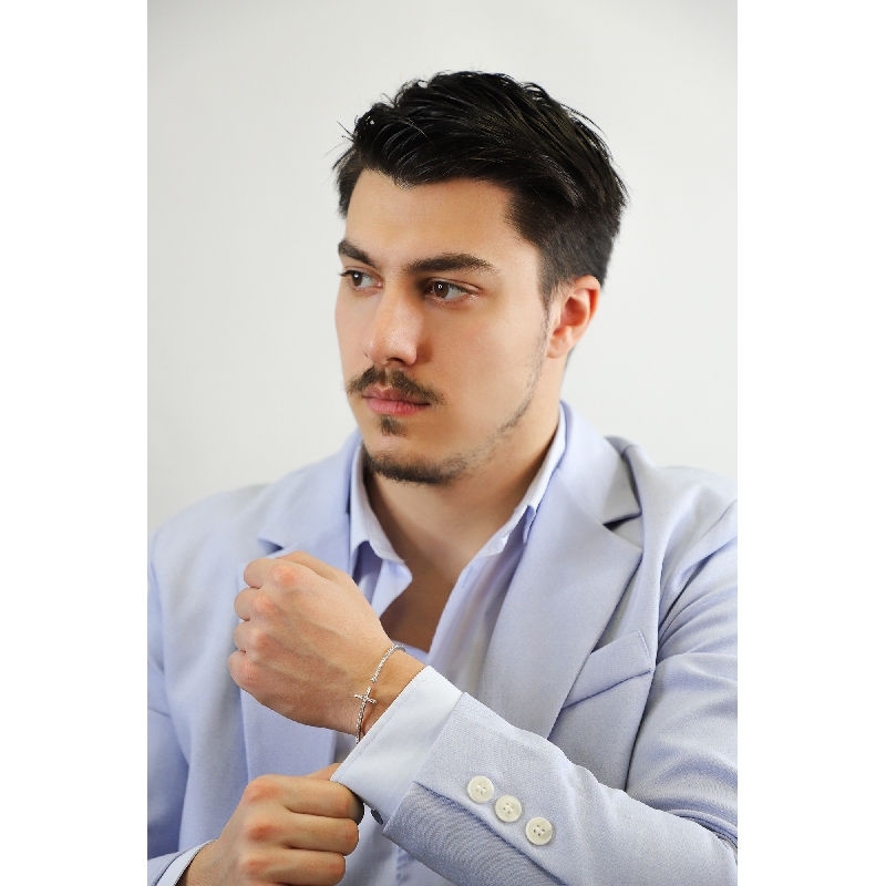 Armreif Weißgold mit Diamantkreuz Armreif Weißgold mit Diamantkreuz