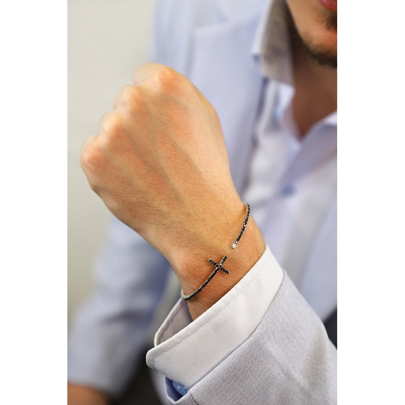 Herrenarmband Weißgold mit Kreuz aus schwarzen Diamanten Herrenarmband Weißgold mit Kreuz aus schwarzen Diamanten