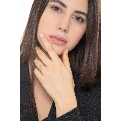 Einkaräter Verlobungsring Weißgold 18K mit Diamanten