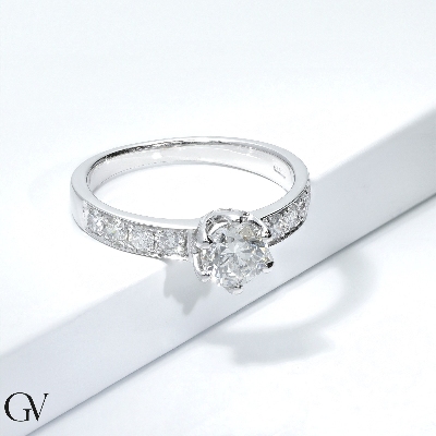 Solitärring Verlobungsring mit 0,90 ct Diamant